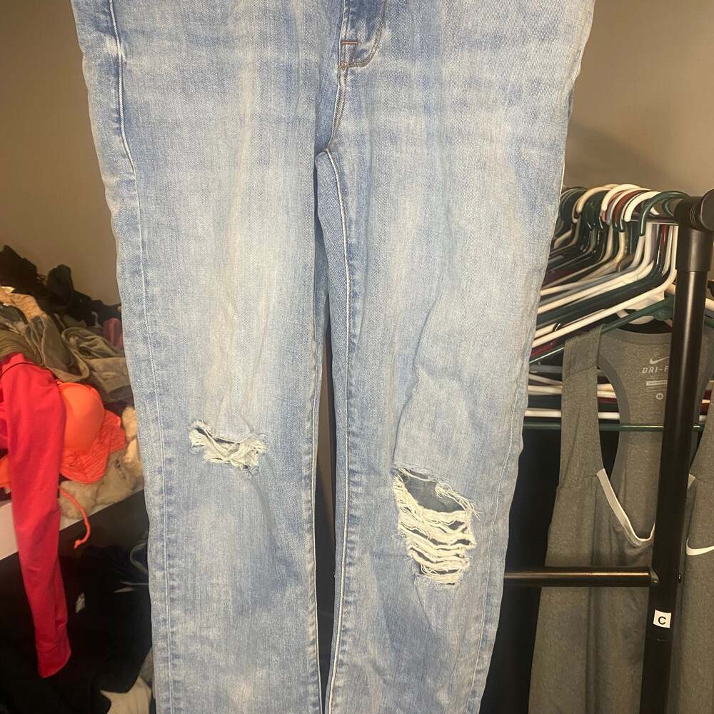 FRAME Le Garcon Cropped Distressed Slim Boyfriend Jeans